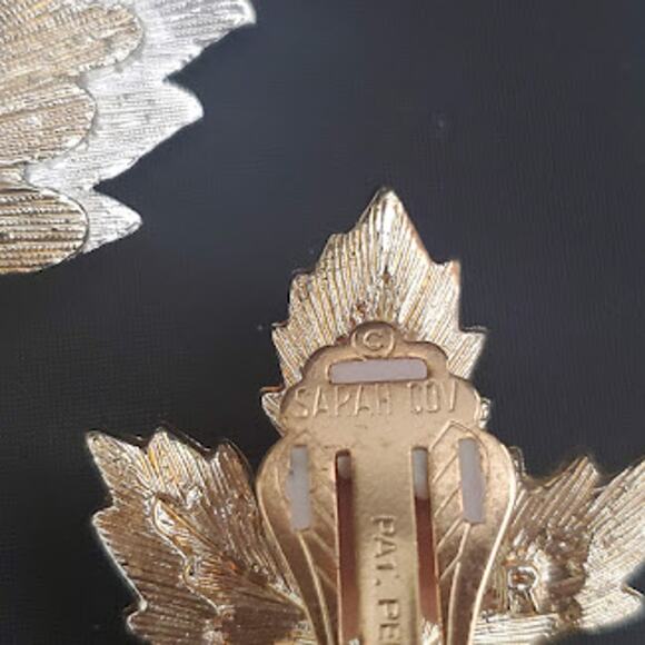 Sarah Coventry Vintage Maple Leaf Brooch & Clip On Earrings Silver and Gold Tone - Picture 3 of 5